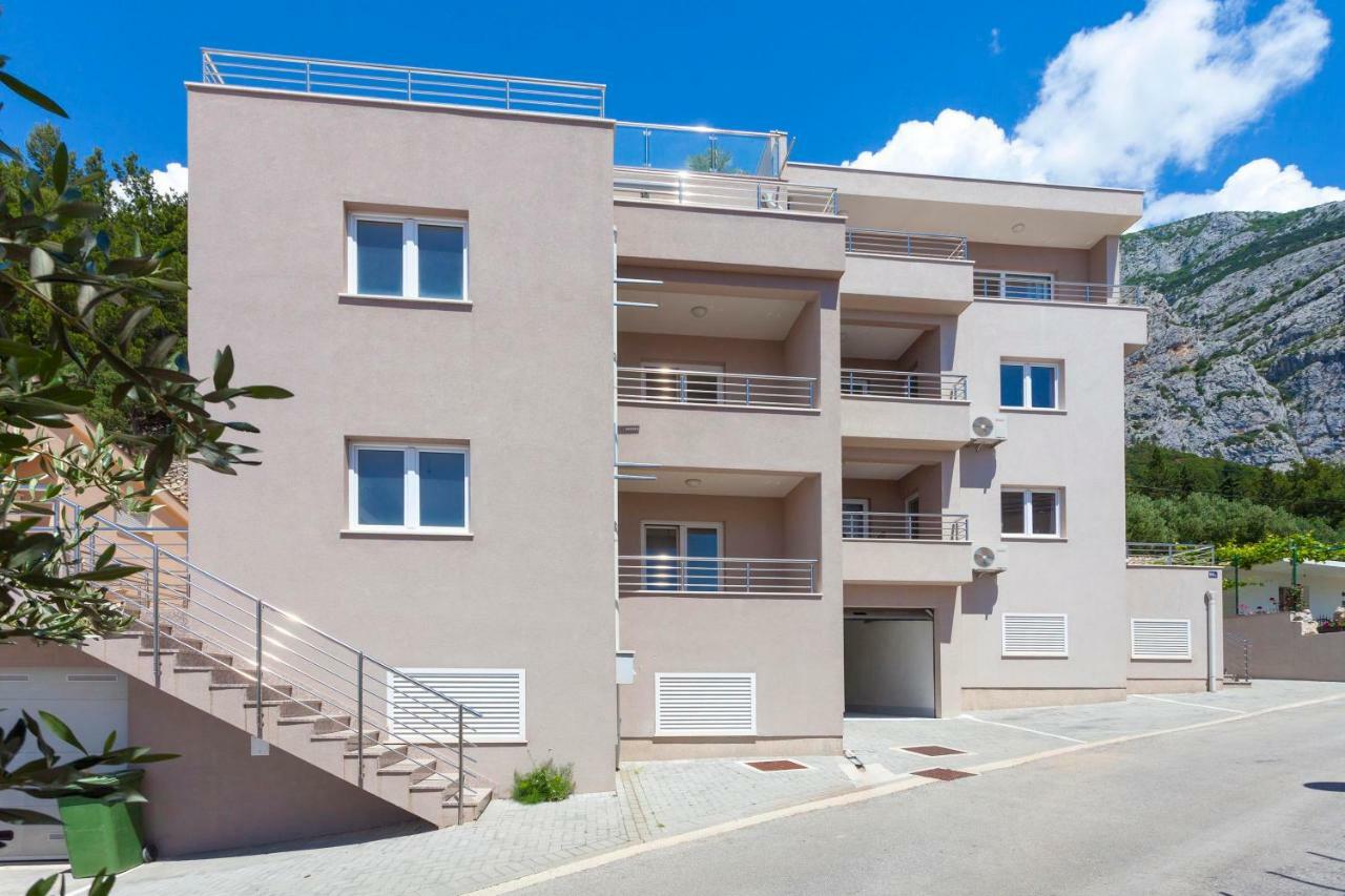 Apartments Dora Makarska Esterno foto