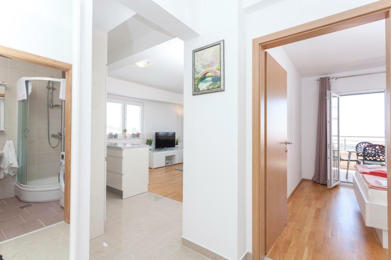 Apartments Dora Makarska Esterno foto