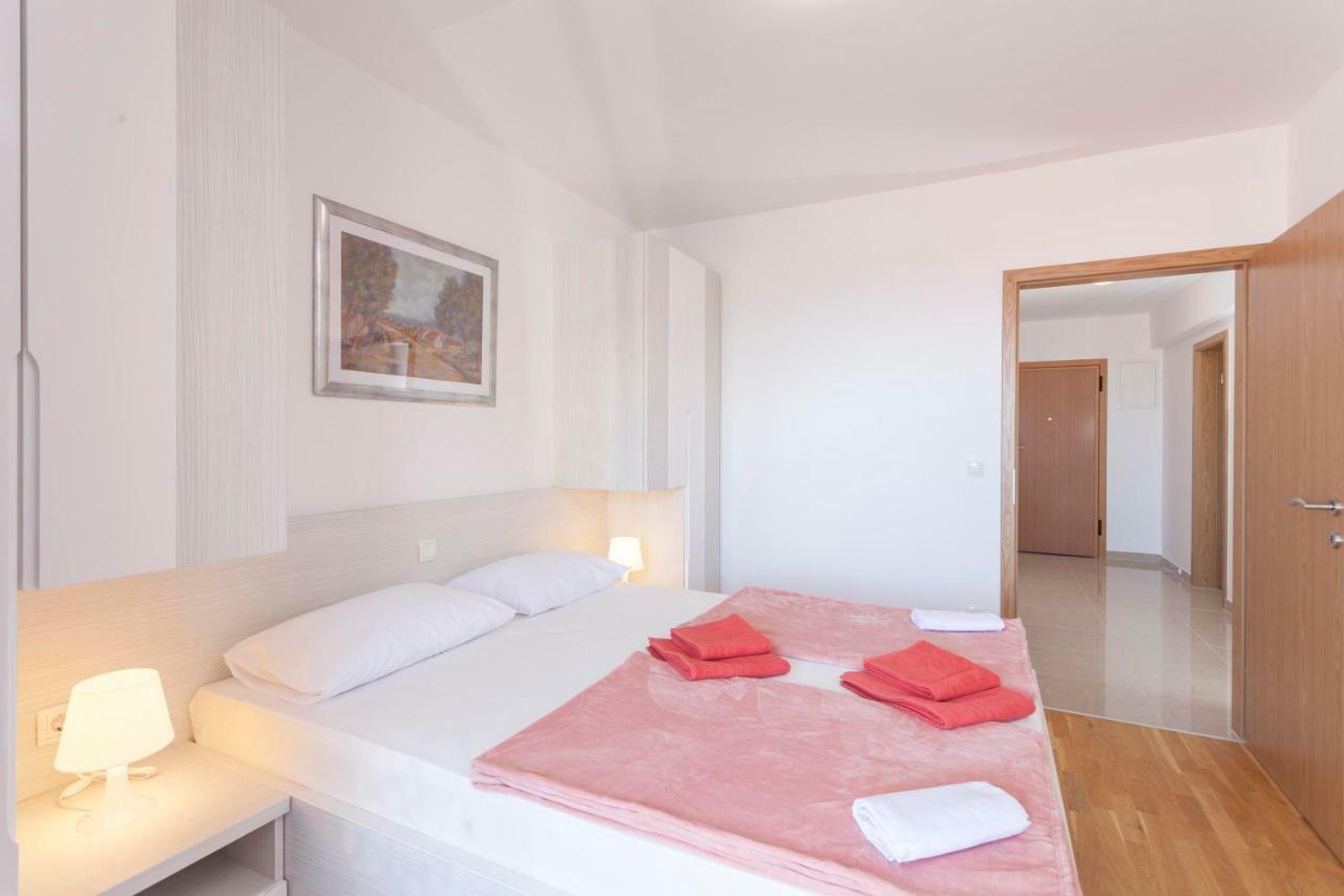 Apartments Dora Makarska Esterno foto