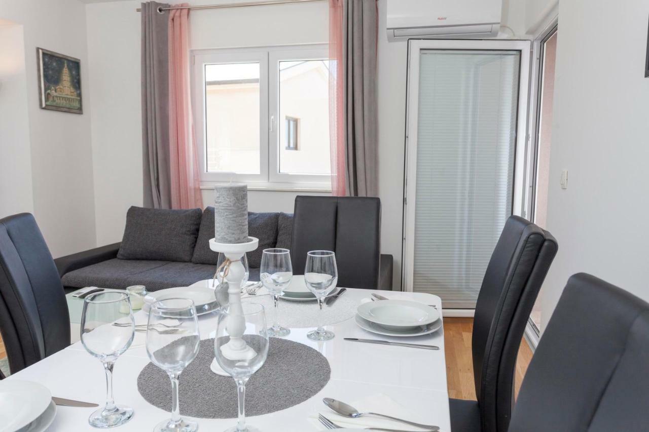 Apartments Dora Makarska Esterno foto