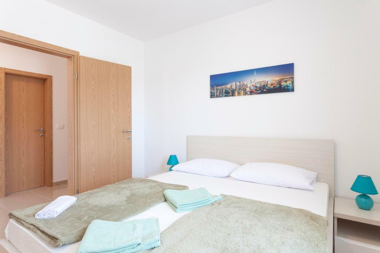 Apartments Dora Makarska Esterno foto