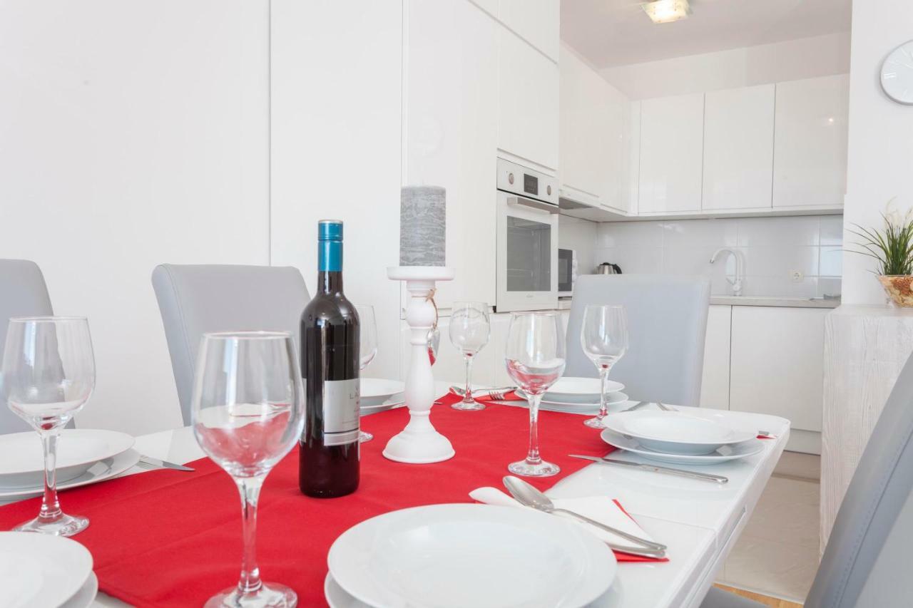 Apartments Dora Makarska Esterno foto