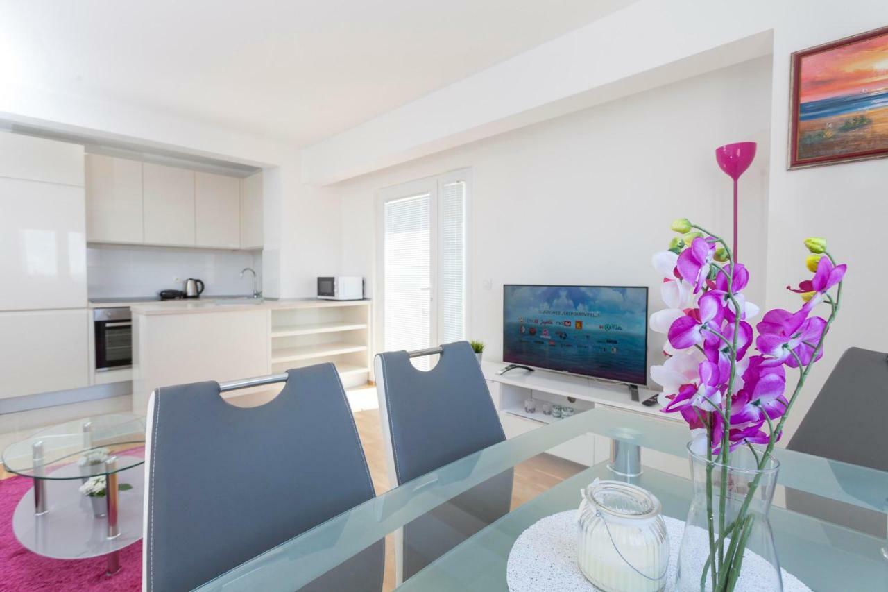 Apartments Dora Makarska Esterno foto