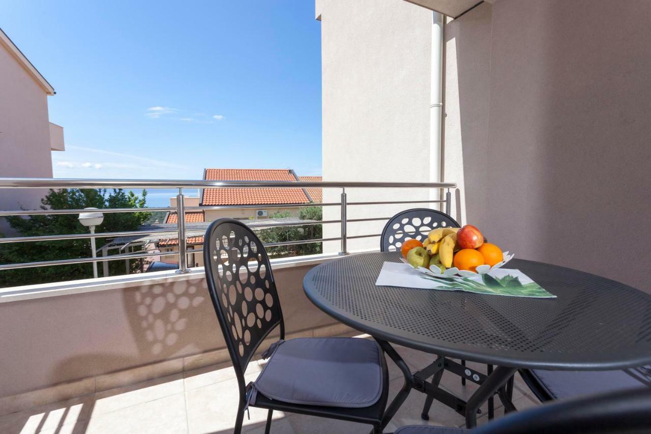 Apartments Dora Makarska Esterno foto