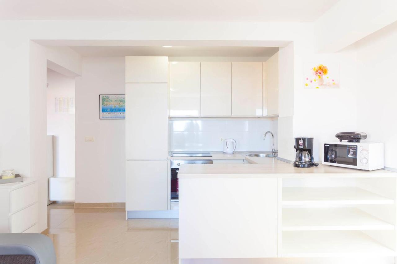 Apartments Dora Makarska Esterno foto