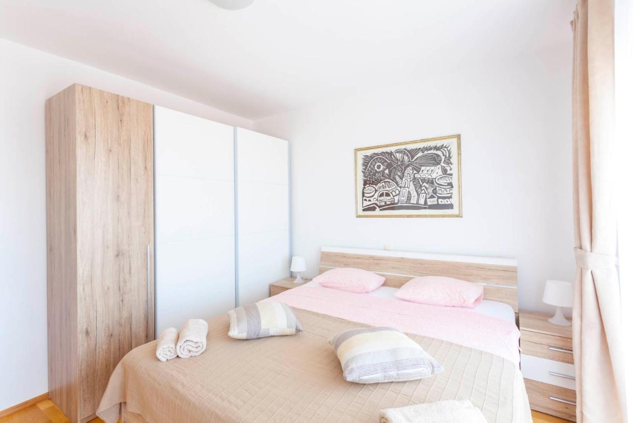 Apartments Dora Makarska Esterno foto